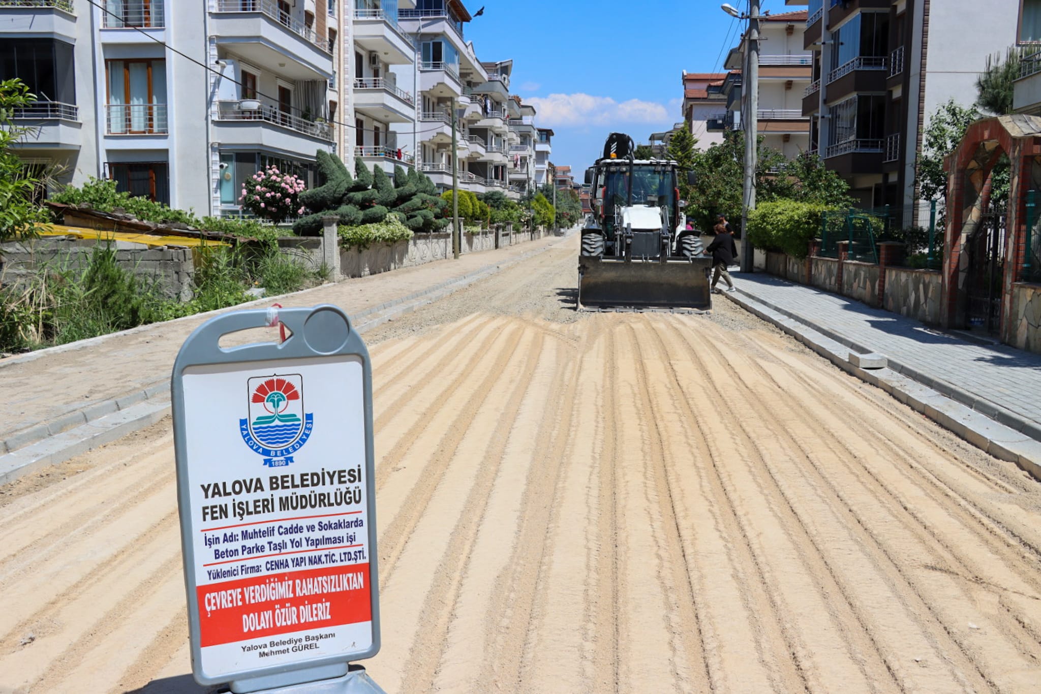 YALOVA’DA YOLLAR YENİLENİYOR