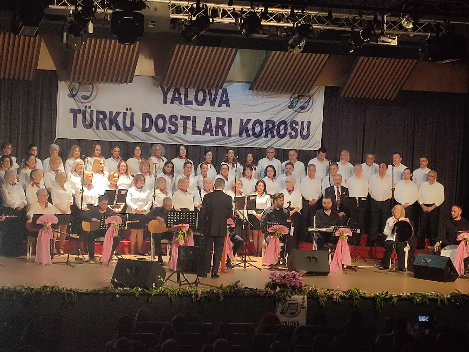 TÜRKÜ DOSTLARINDAN UNUTULMAZ KONSER