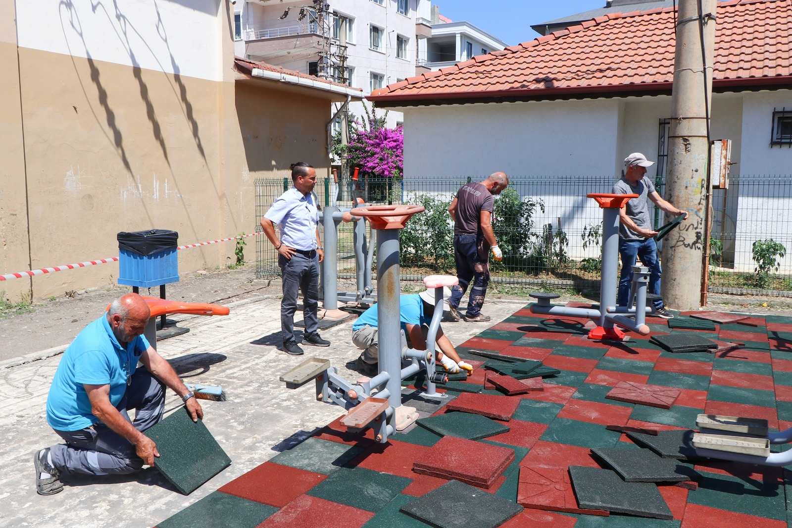 ÇİFTLİKKÖY’DE YEŞİL ALANLARA BAKIM