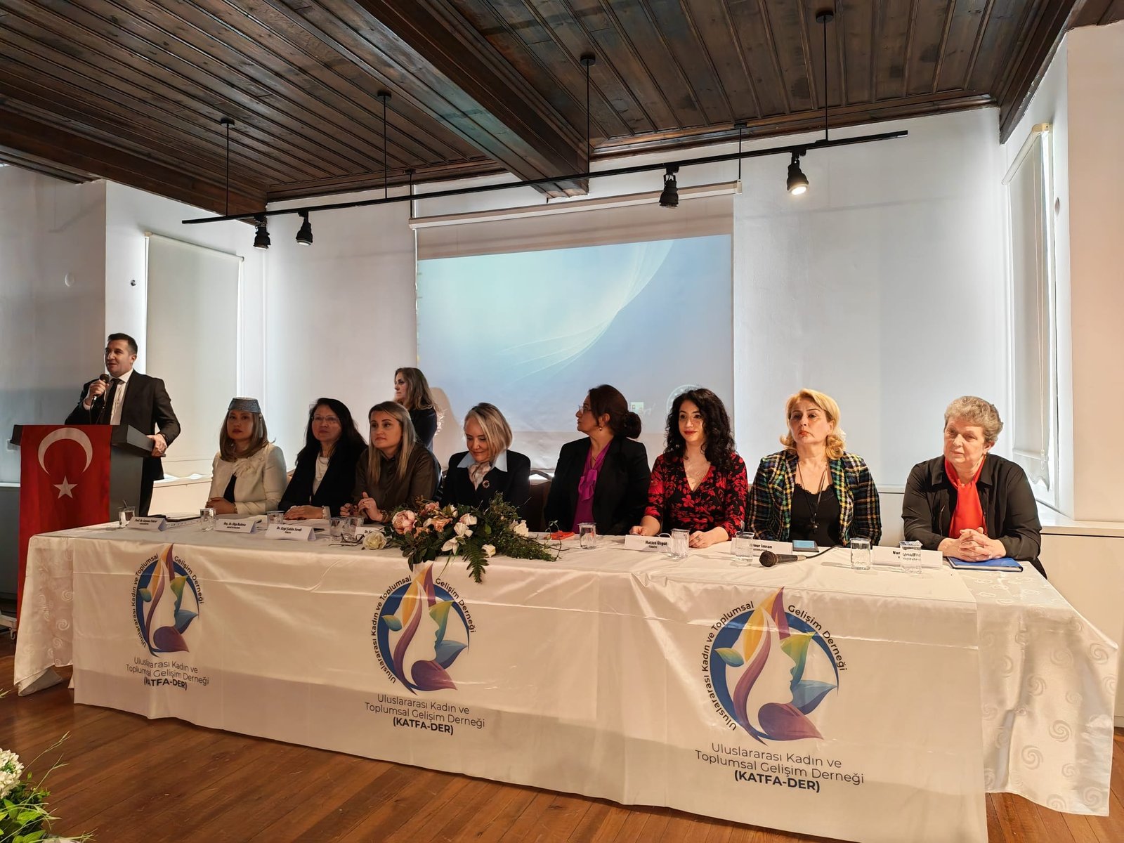 TÜRK DÜNYASININ KADINLARI YALOVA'DA