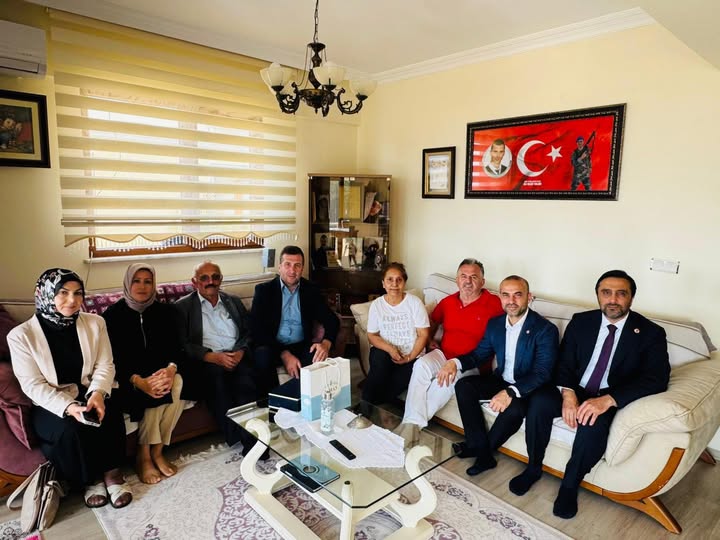 AK PARTİ’DEN ŞEHİT BABASINA ZİYARET