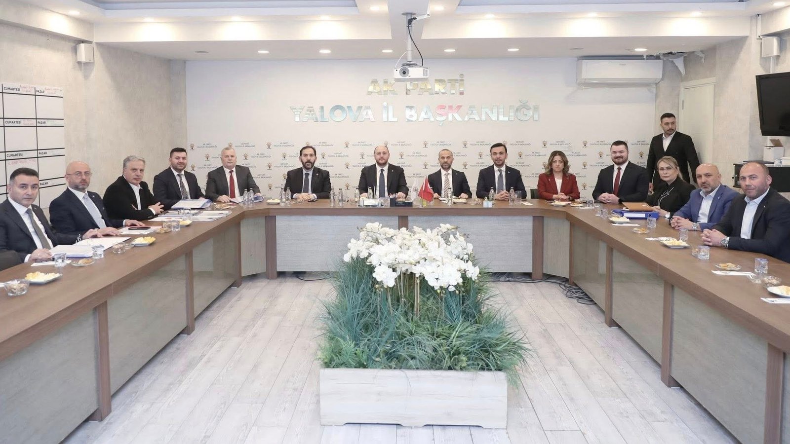 AK PARTİ 'DE İSTİŞARE TOPLANTISI YAPILDI