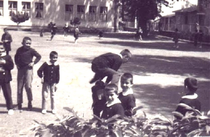1963 YILI YALOVA ATATÜRK OKULU BAHÇESİ