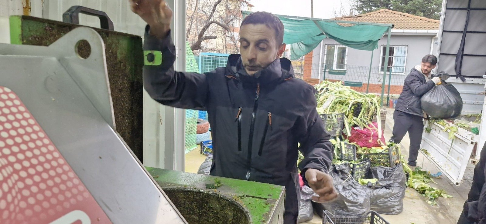 ÇINARCIK’TA ATIKLAR GÜBREYE DÖNÜŞÜYOR