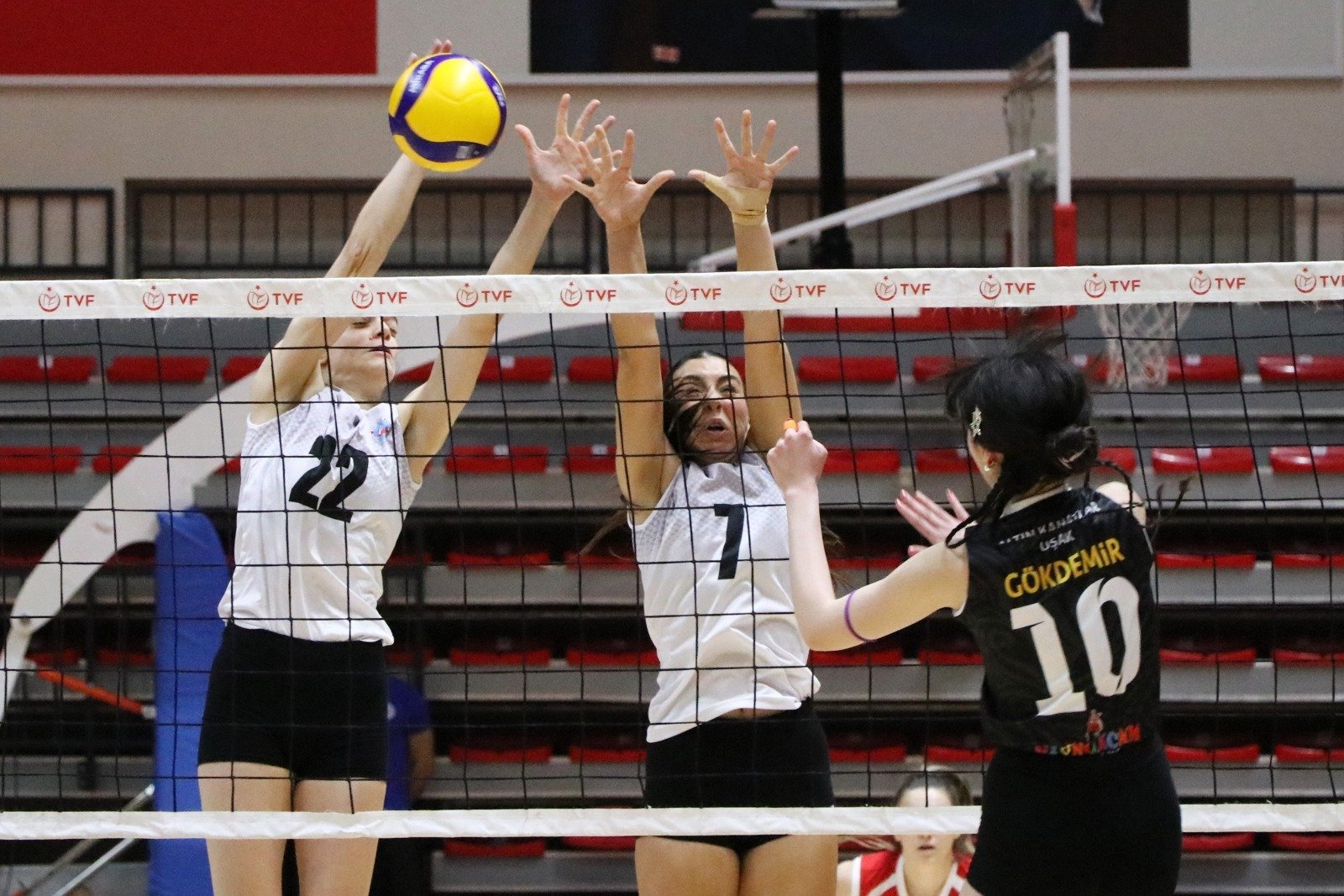 UŞAK 0 ÇİFTLİKKÖY 3