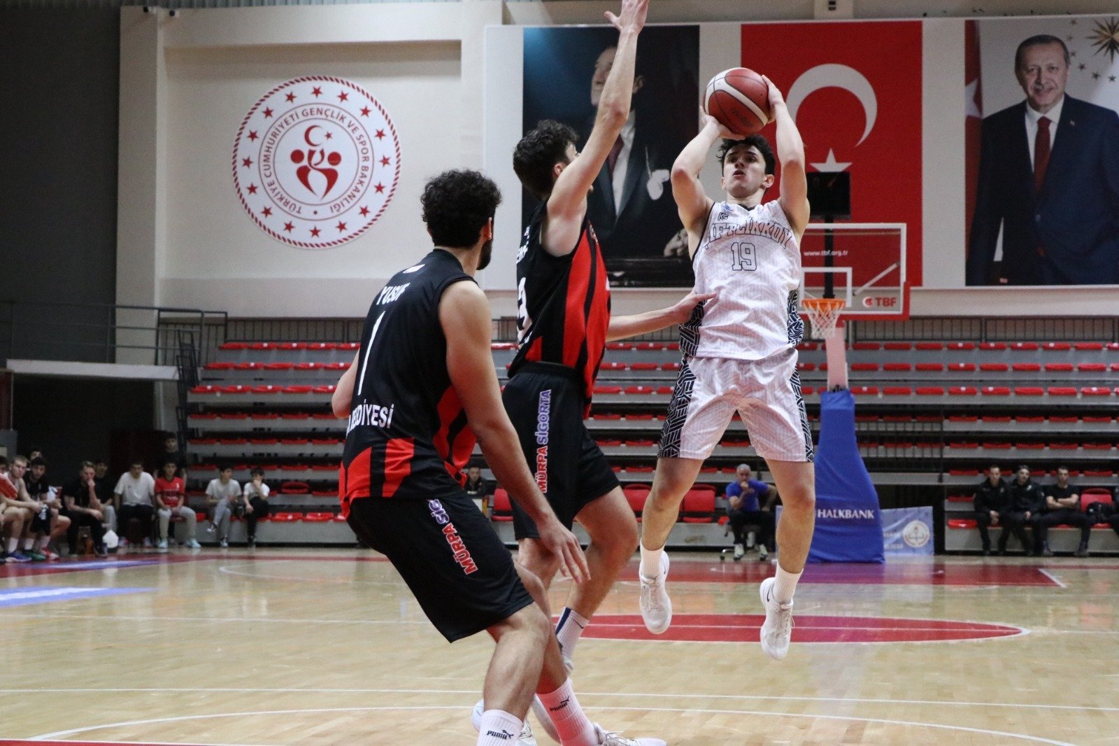 UŞAK 61 ÇİFTLİKKÖY 77