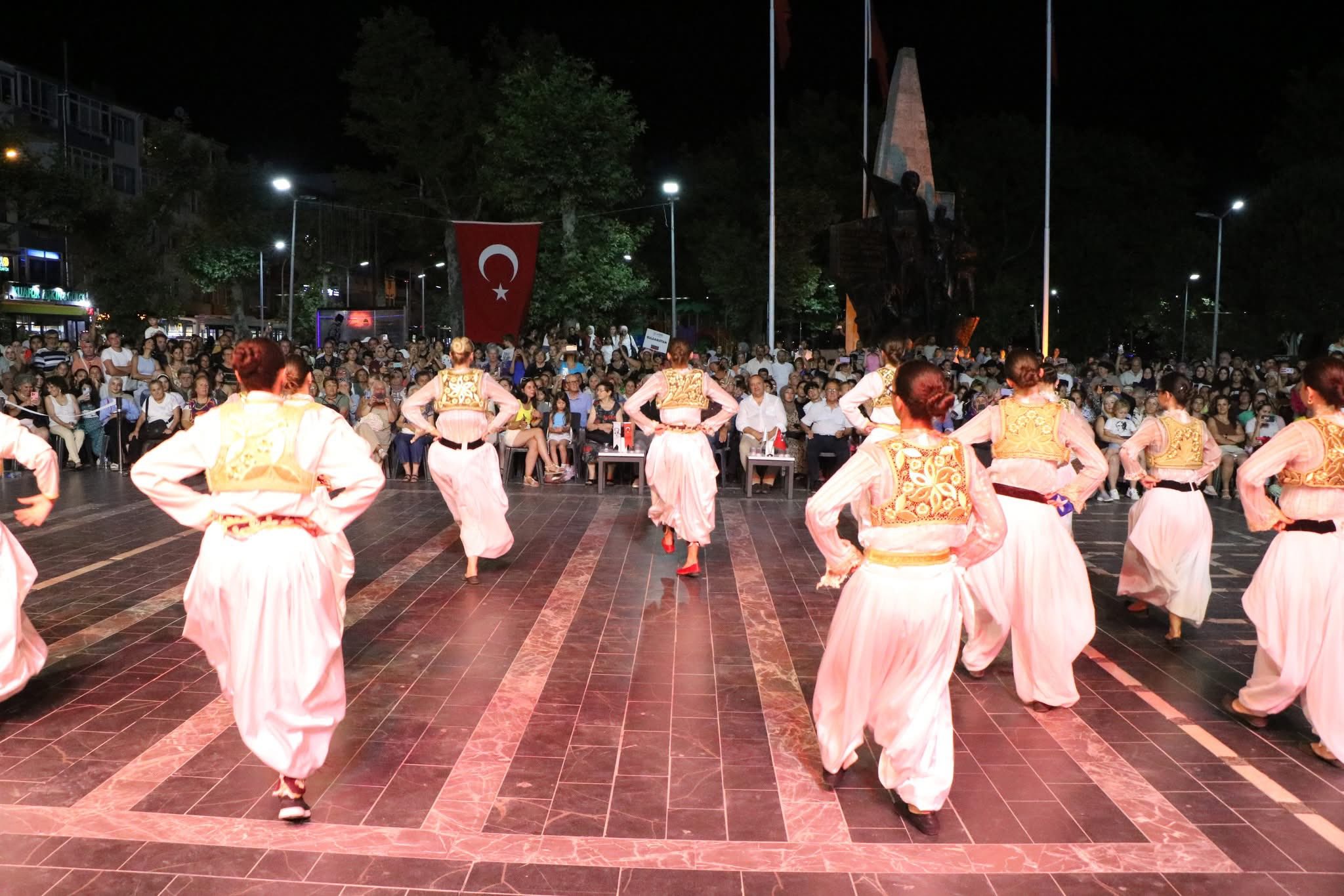 YAFEM FİNALİ ÇINARCIK MEYDANINDA YAPTI