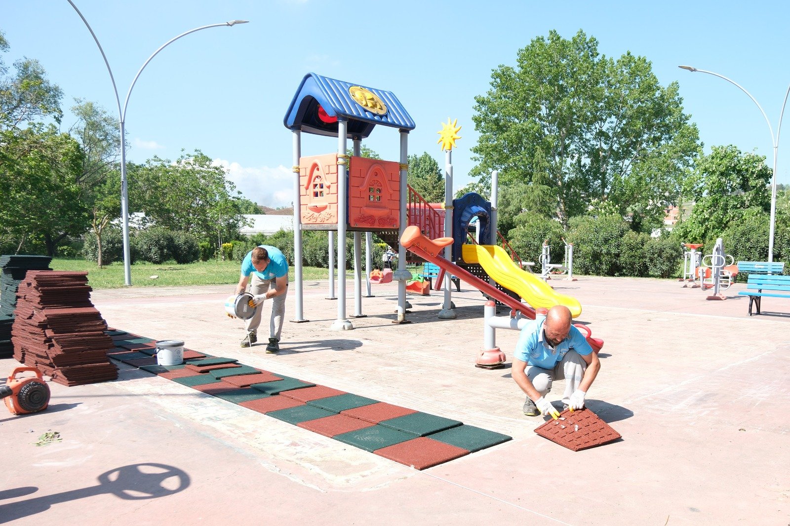 ÇİFTLİKKÖY’D PARKLARA BAKIM  ÇALIŞMASI