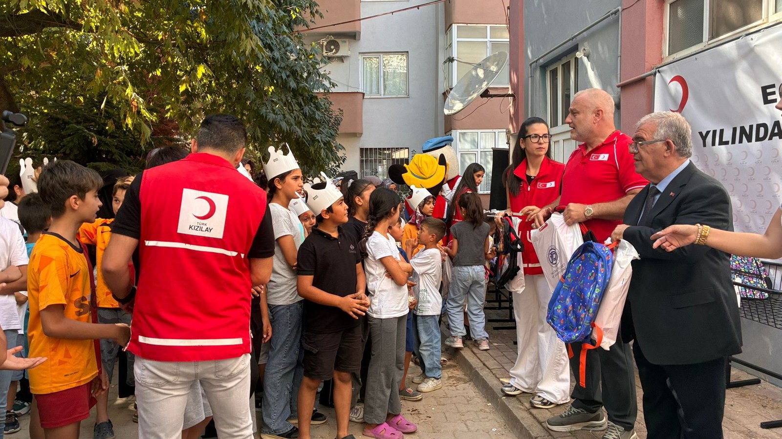 YALOVA KIZILAY'DAN KIRTASİYE YARDIMI