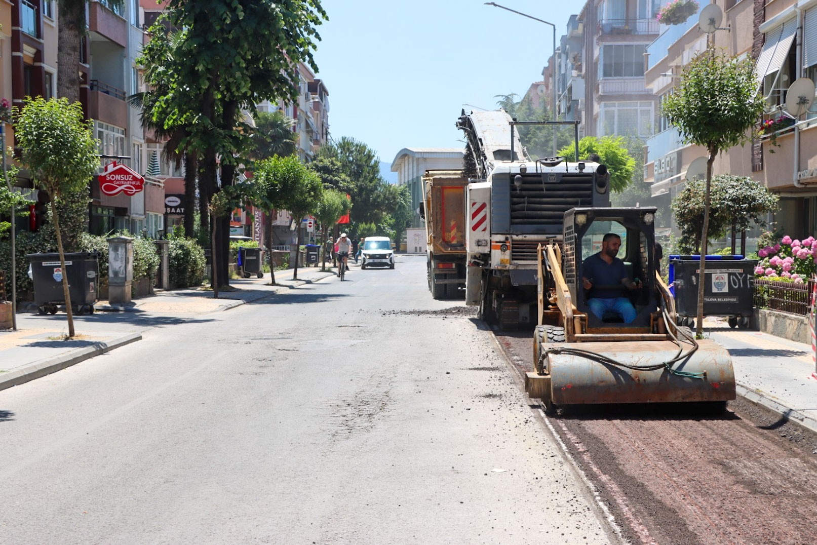 STADYUM CADDESİ’NDE YOL ÇALIŞMASI 