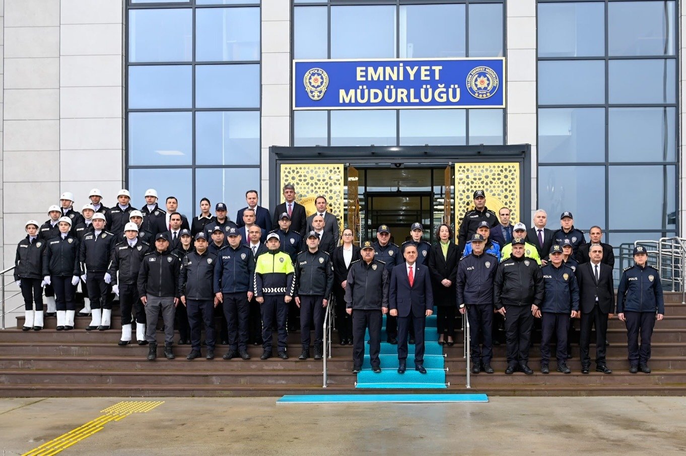 VALİ USTA'DAN EMNİYET MÜDÜRÜNE ZİYARET