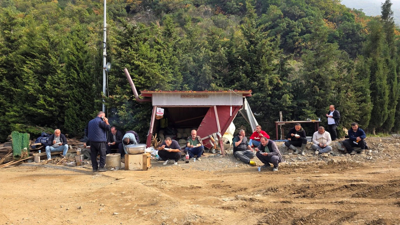 ESENKÖY'DE BAŞKANDAN ÇALIŞANLARA ÖVGÜ