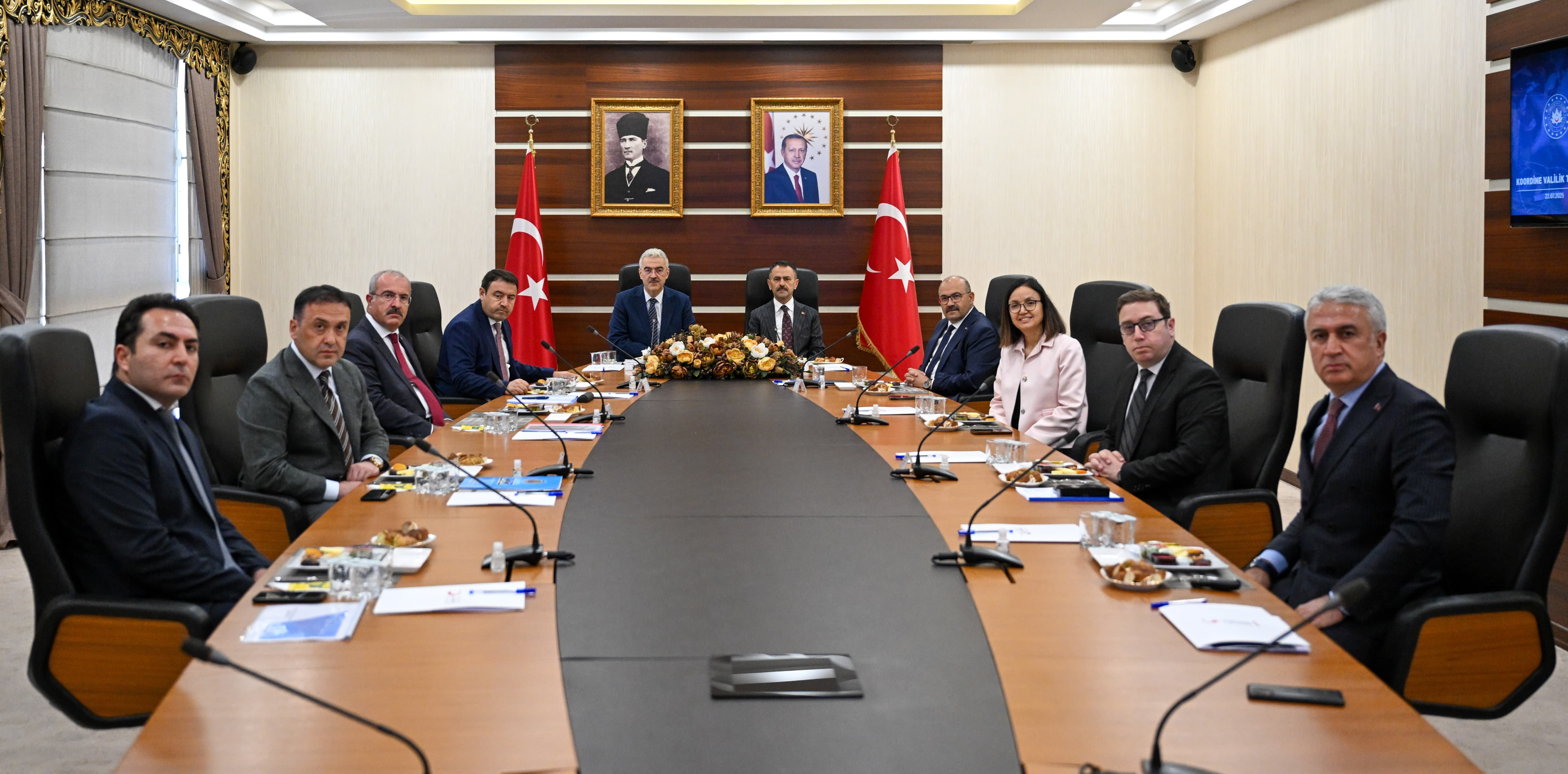 DÜZENSİZ GÖÇ MASAYA YATIRILDI
