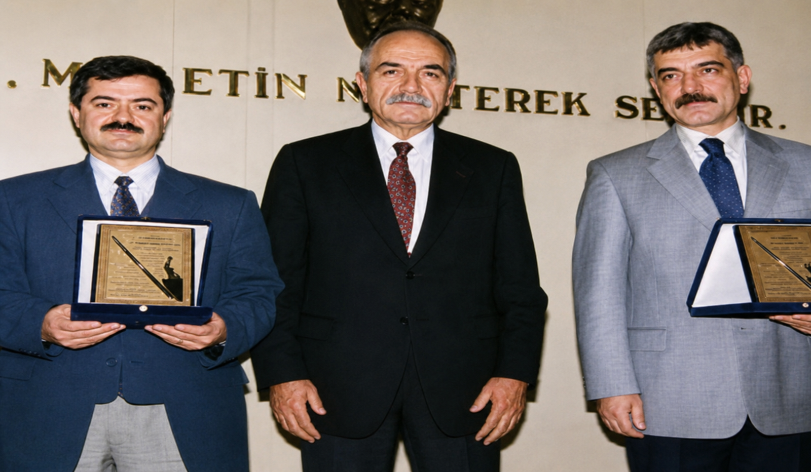 2000 YILI KIRTAY, TÜRKİYE'DE YILIN GAZETECİSİ