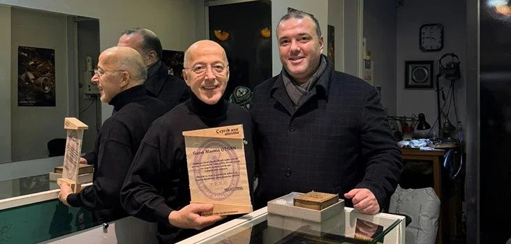 25. YILINI DOLDURAN ESNAFLARA PLAKET