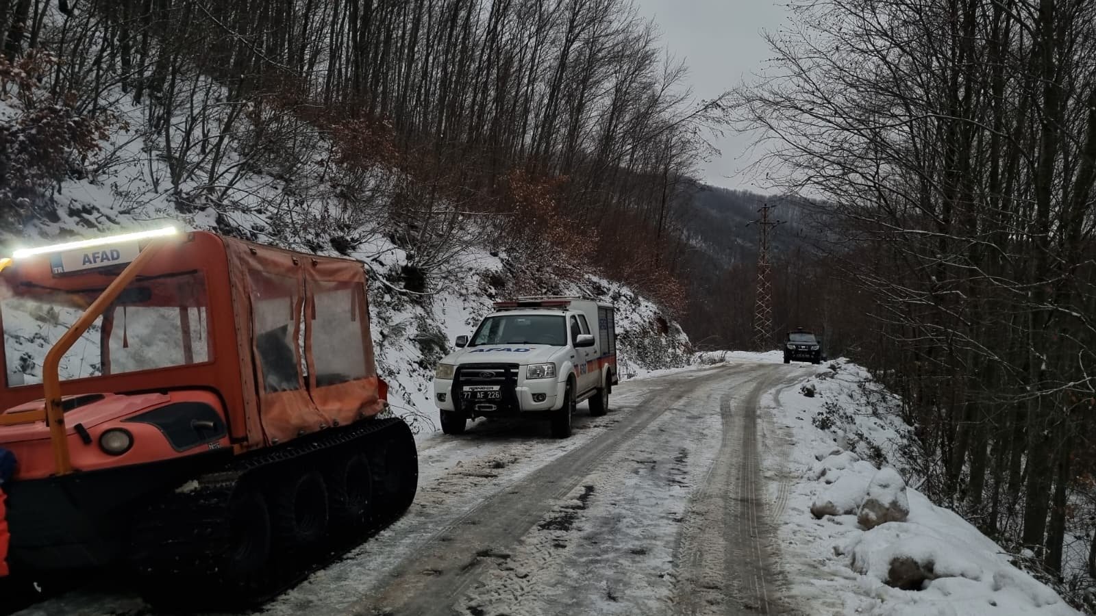 DELMECE YAYLA YOLUNDA MAHSUR KALDILAR