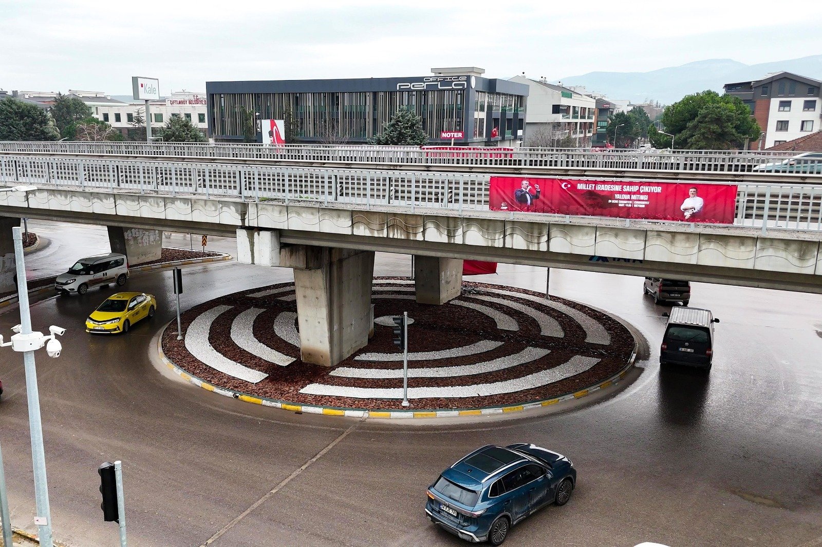ÇİFTLİKKÖY'DE KURAKÇIL PEYZAJ DOKUNUŞU
