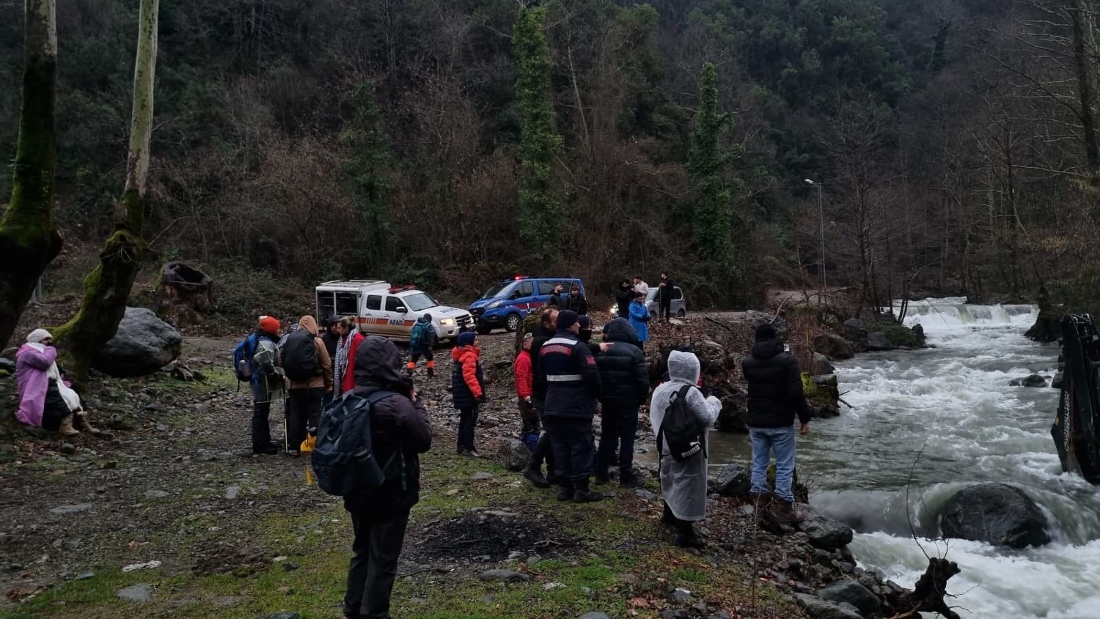DERE YÜKSELİNCE MAHSUR KALDILAR