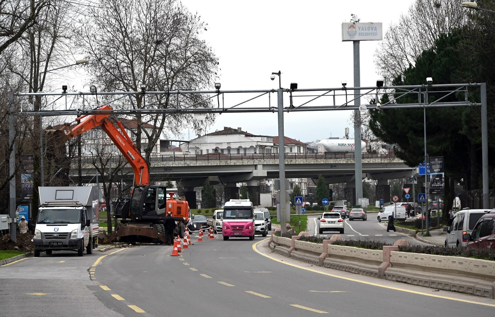 YALOVA’DA TRAFİĞİ RAHATLATACAK ÇALIŞMA