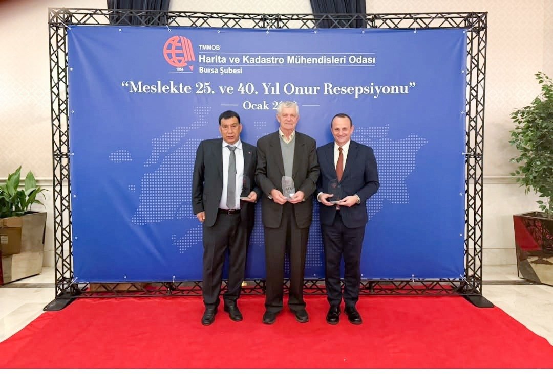 BAŞKAN YELE’YE MESLEKTE 25. YIL ONURU