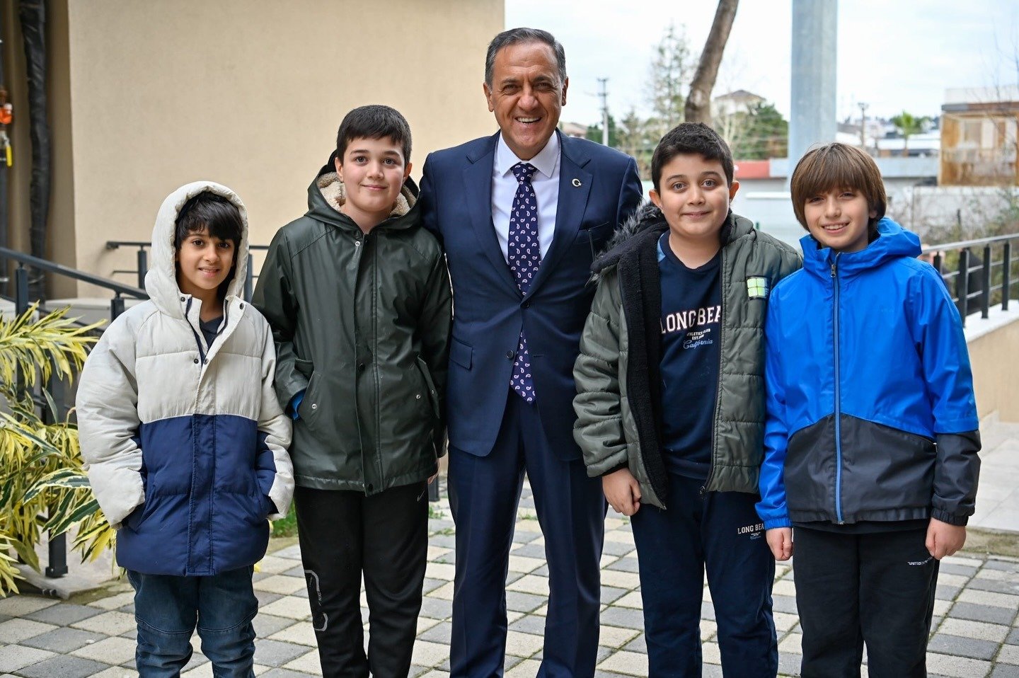 VALİ USTA'DAN SIRADIŞI ZİYARETLER