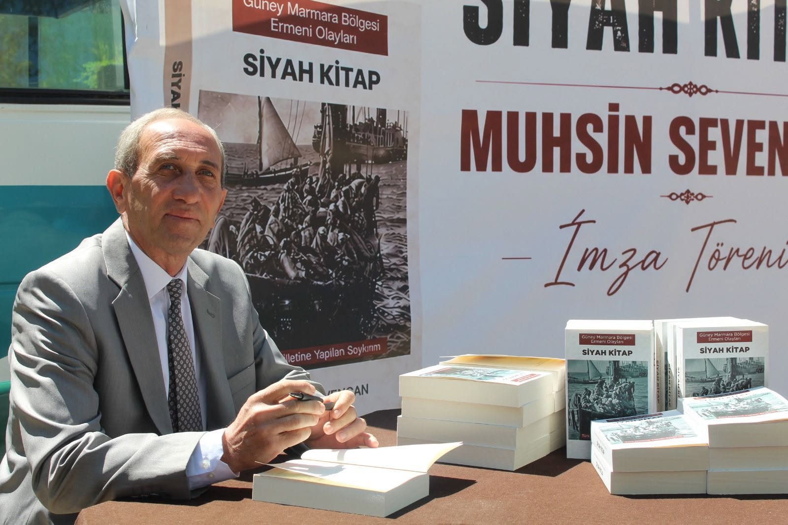 SEVENCAN, KİTAPLARINI İMZALAYACAK
