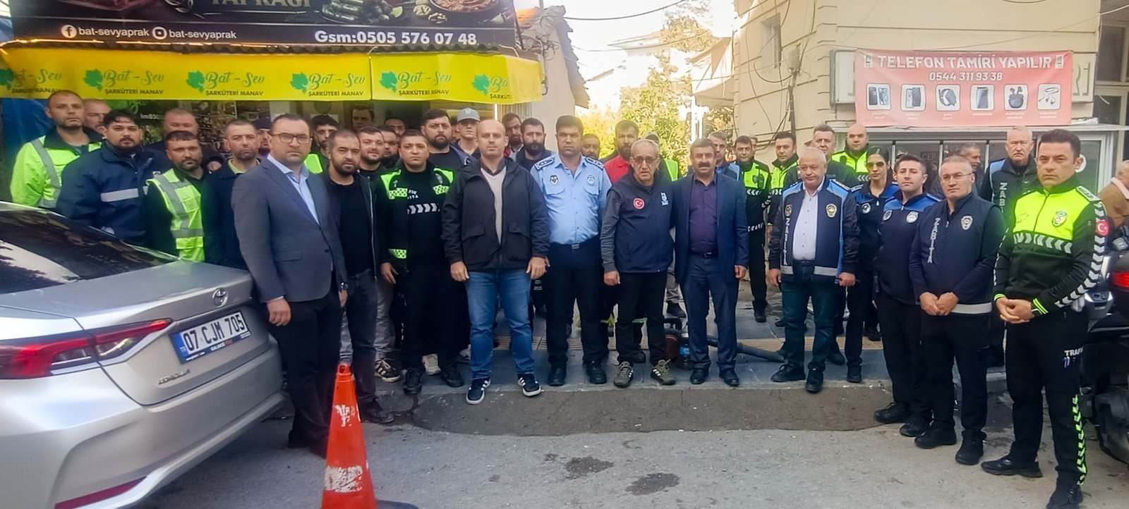 60 KİŞİLİK EKİPLE İKİ MAHALLEDE TEMİZLİK