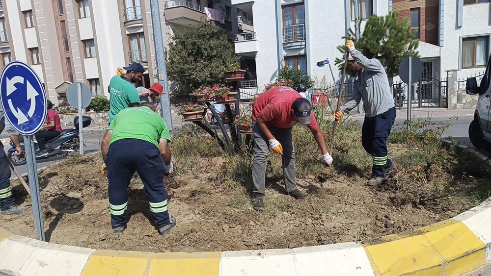 KURAKÇIL PEYZAJ ÇALIŞMALARI SÜRÜYOR