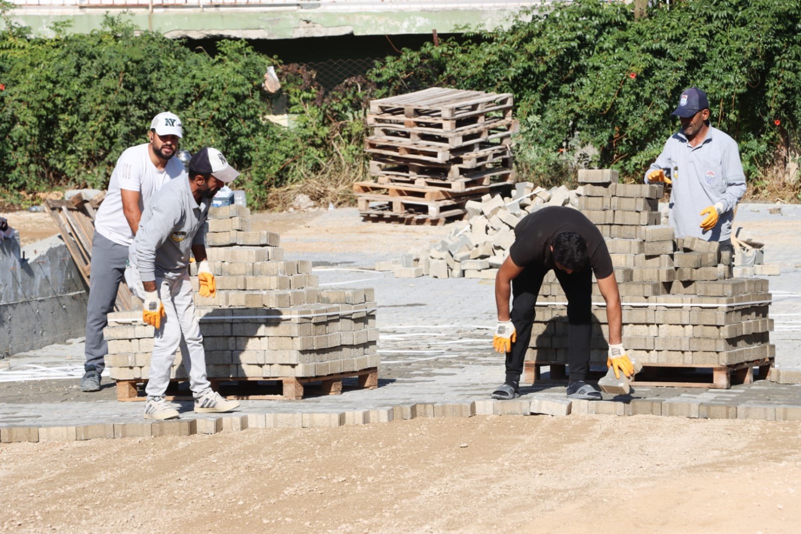 YALOVA'DA PARKE YOL ÇALIŞMALARI 
