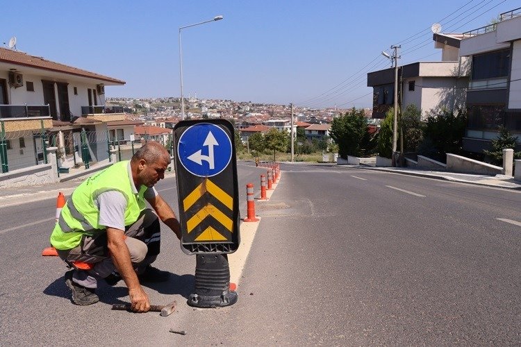 YALOVA'DA TRAFİK LEVHALARI YENİLENDİ