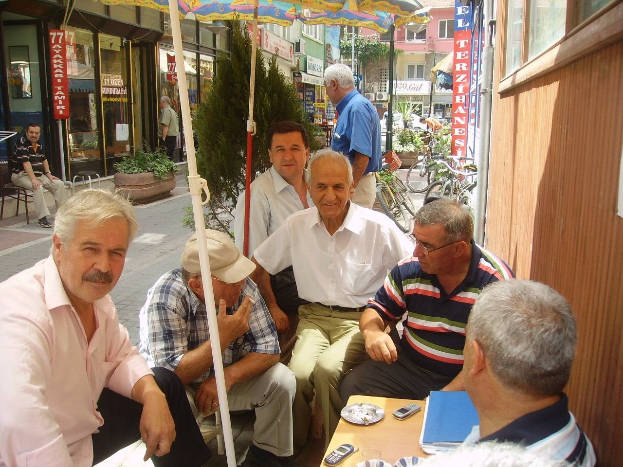 2002 YILI SİYASET SOKAĞINDA SİYASETÇİLER