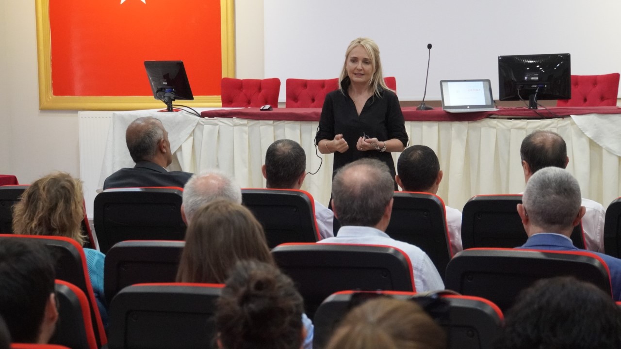ÜNİVERSİTEDE HİZMET İÇİ EĞİTİM SEMİNERİ