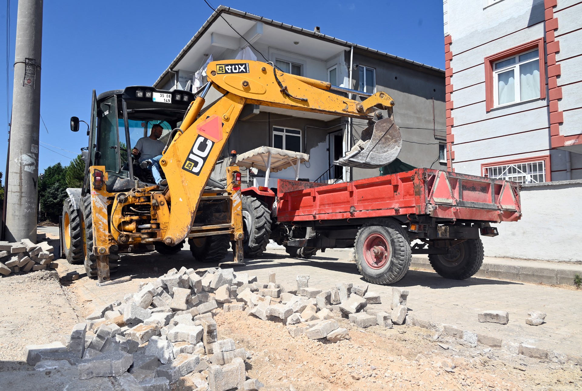 RADAR CADDESİNDE KALDIRIM ÇALIŞMASI