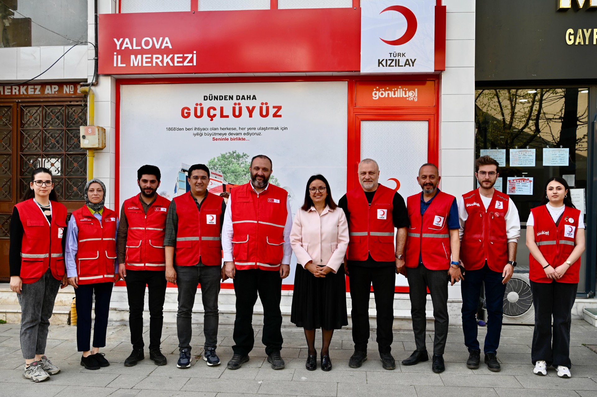 KIZILAY ÜCRETSİZ GİYİM MAĞAZASI AÇIYOR