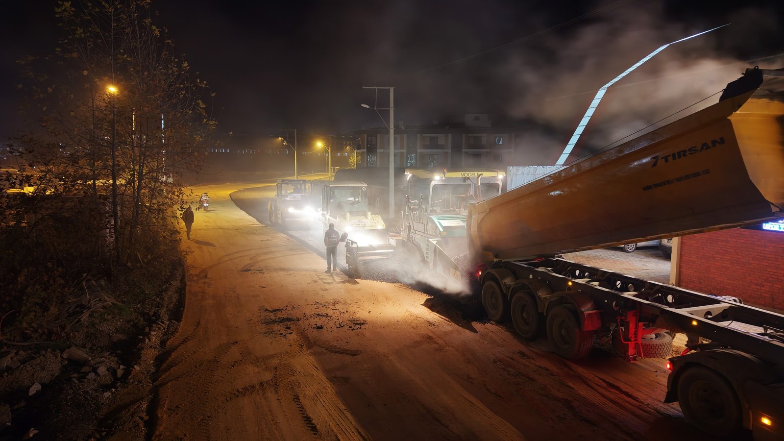 YALOVA BELEDİYESİNDEN GECE MESAİSİ