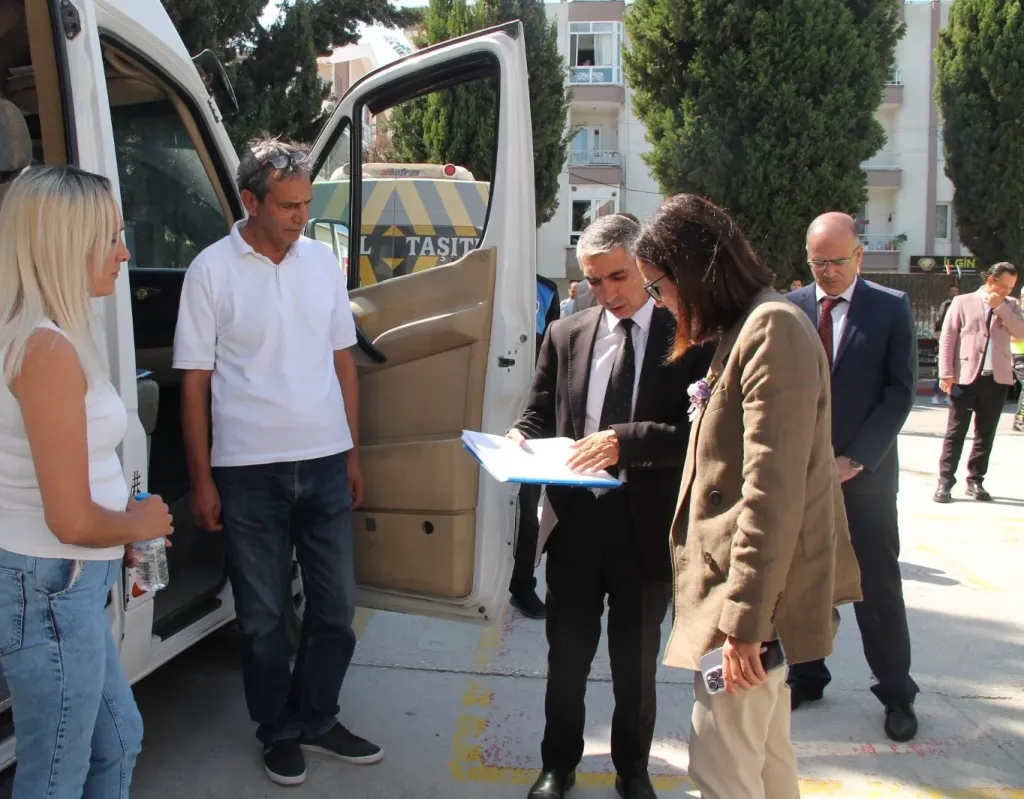 VALİ KAYA ÖĞRENCİ SERVİSLERİNİ DENETLEDİ