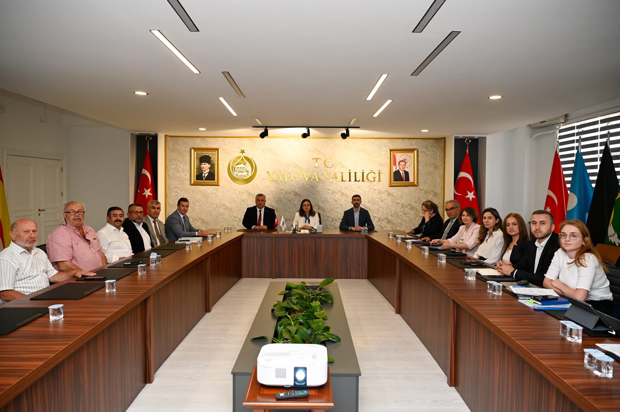 VALİLİKTE KENTSEL DÖNÜŞÜM TOPLANTISI