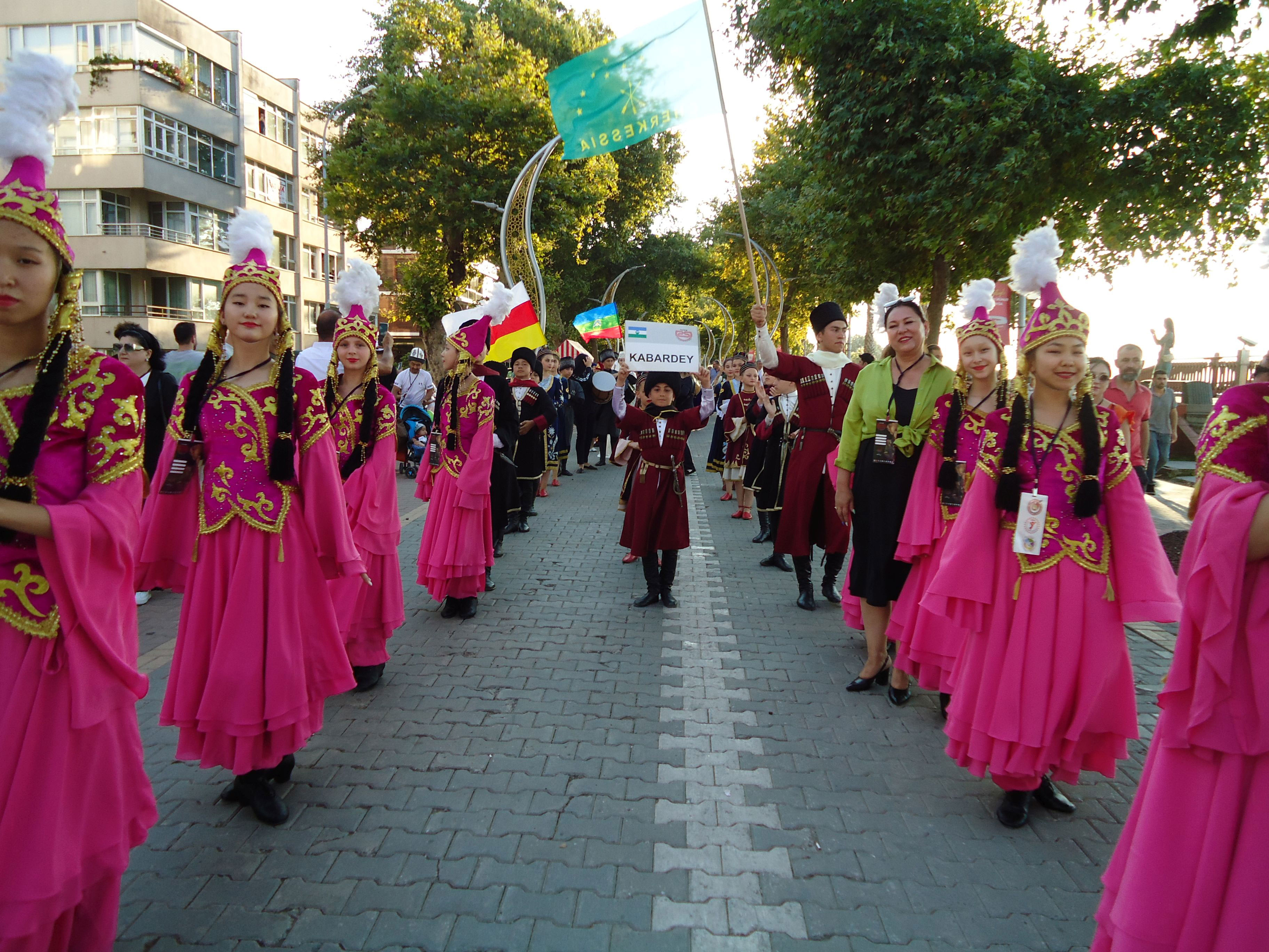 YAFEM ŞÖLENİ KORTEJ EŞLİĞİNDE BAŞLADI