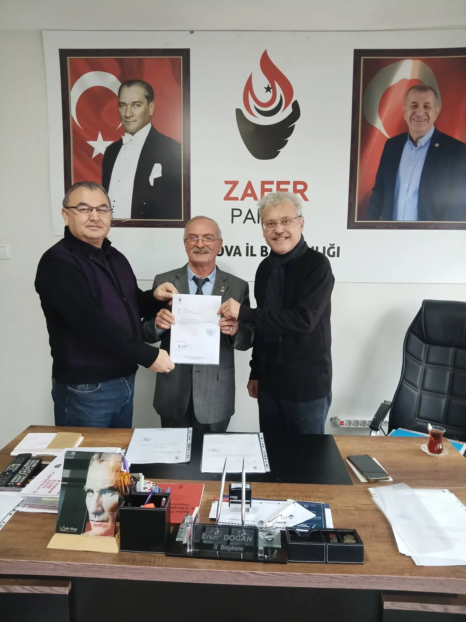 ZAFER PARTİSİ  İLÇE BAŞKANI  İSTİFA ETTİ