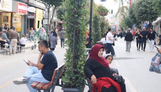 YALOVA CADDELERİ YAYALARA AÇILDI