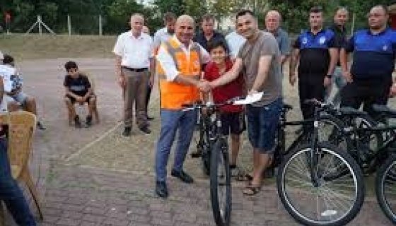 ALTINOVA'DA HER EVE BİR BİSİKLET DAĞITILDI